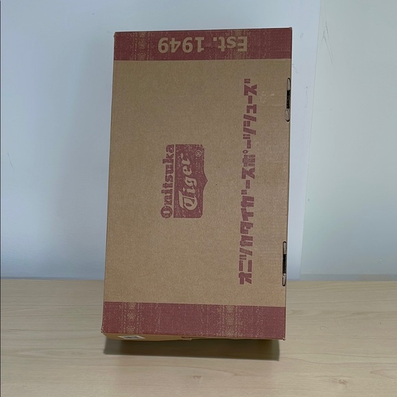 Onitsuka Tiger Grey and Orange - Picture 2 of 9